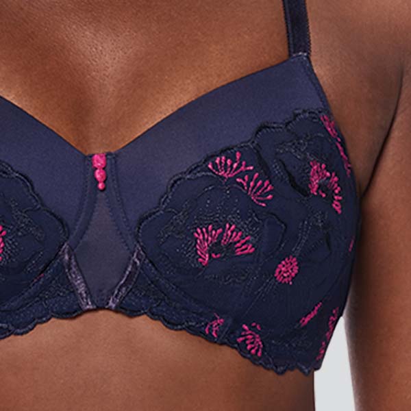 Front close-up of the Amoena Delila padded wireless bra showing the lace embroidery to the lower cup and fabric upper cup.